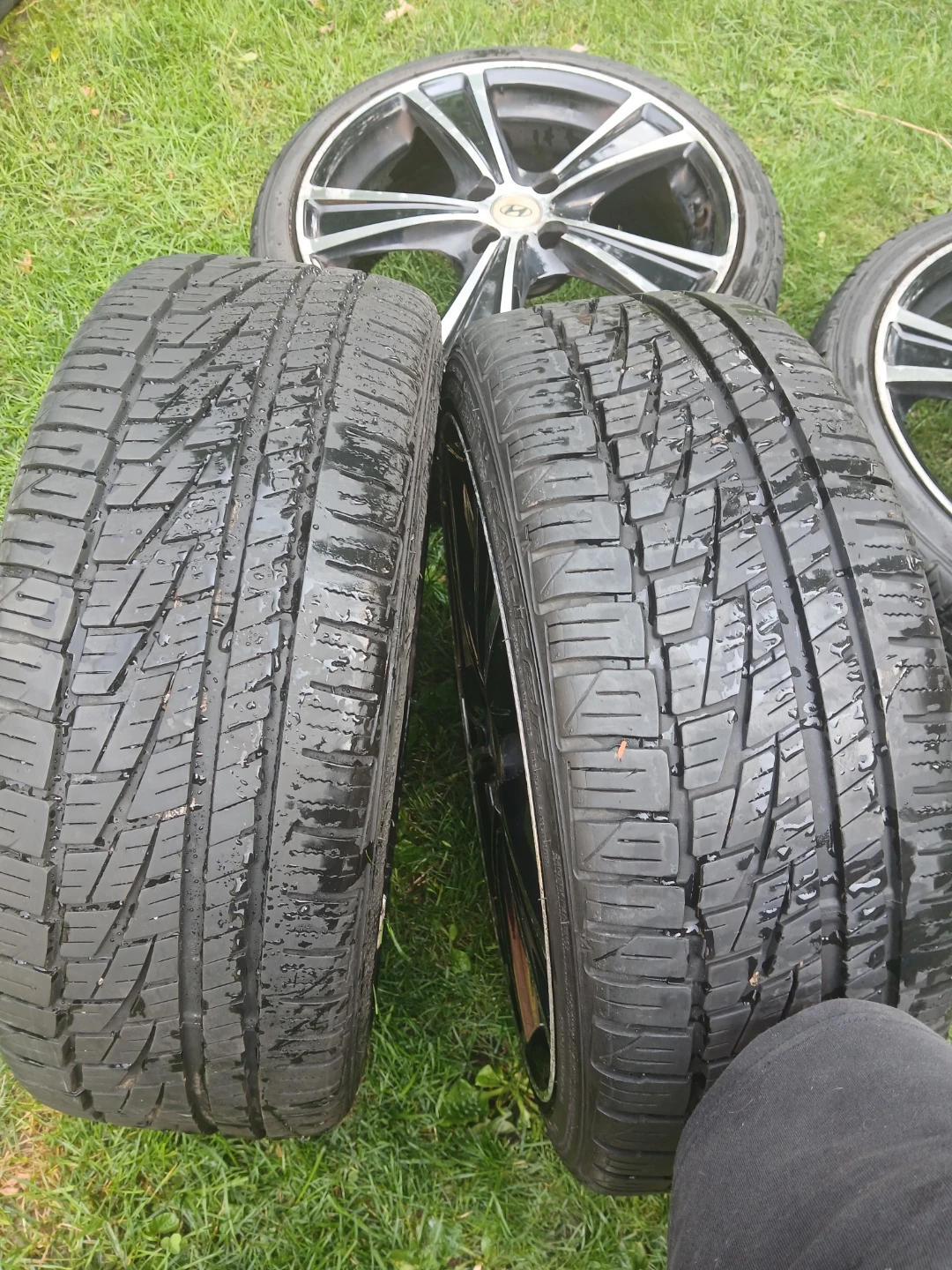 Set of 17 inch Hyundai rims with tires - photo 3