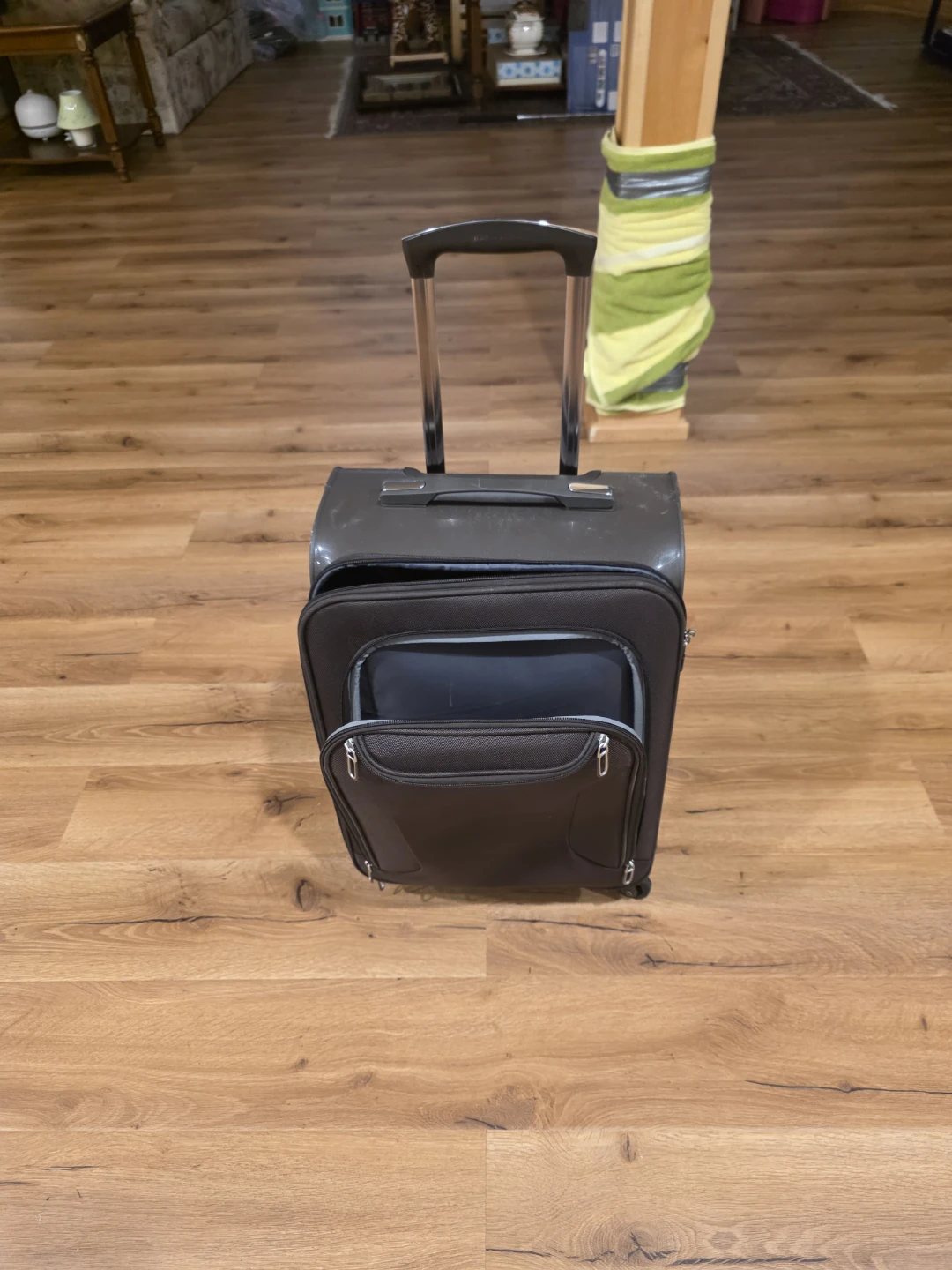 HEYS Carry-on Spinner Suitcase