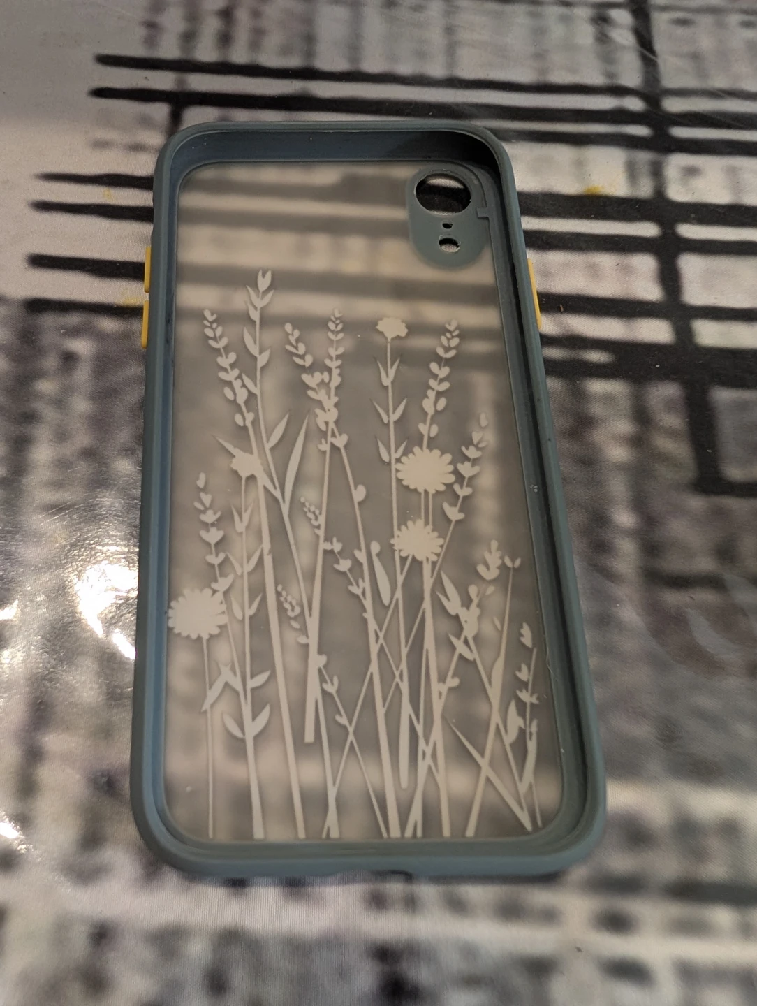 iPhone 11 / iPhone XR Cute Floral Phone Case - photo 2