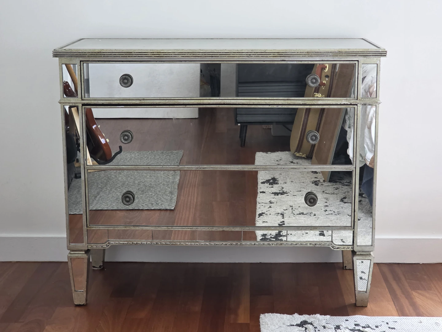 Rosdorf Park Azil Mirrored Accent Chest – Excellent Condition