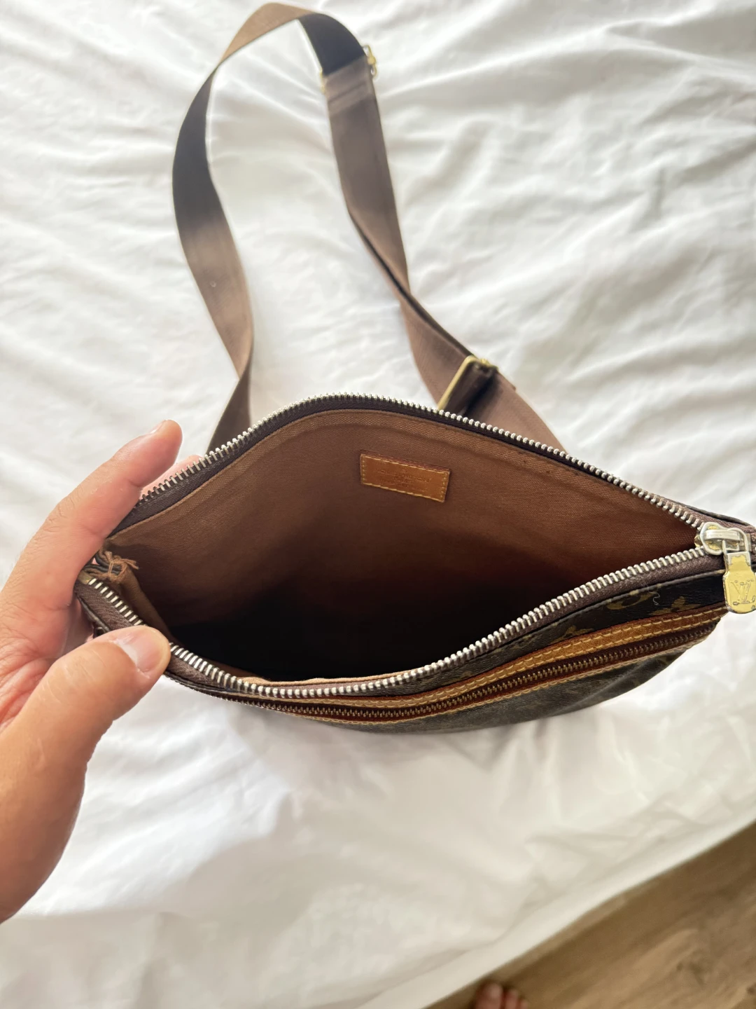 Louis Vuitton Monogram Canvas Crossbody Bag - photo 2