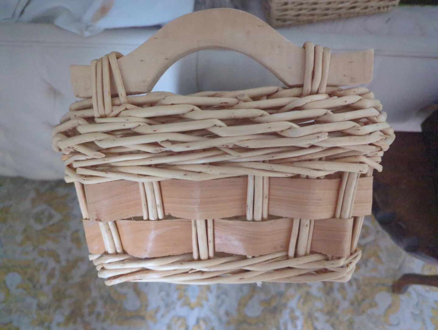 Wicker basket with wooden handles - photo 2