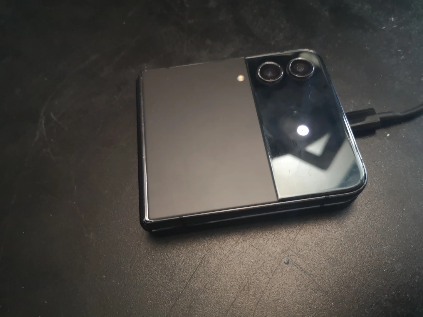 Broken Samsung Galaxy Z Flip 4