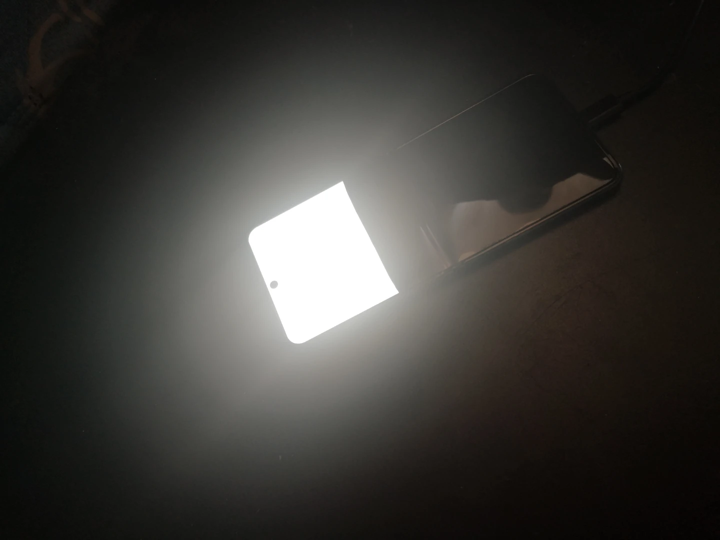 Broken Samsung Galaxy Z Flip 4 - photo 2