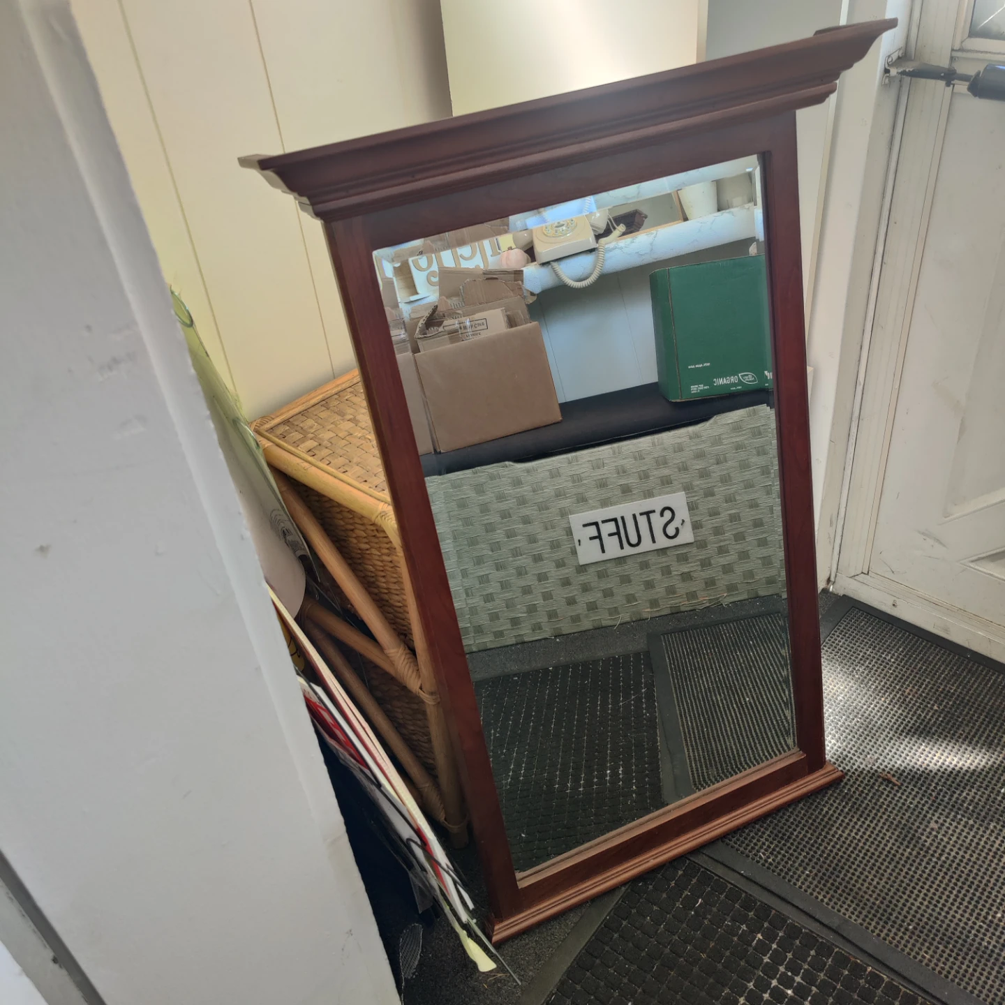 Wall mirror