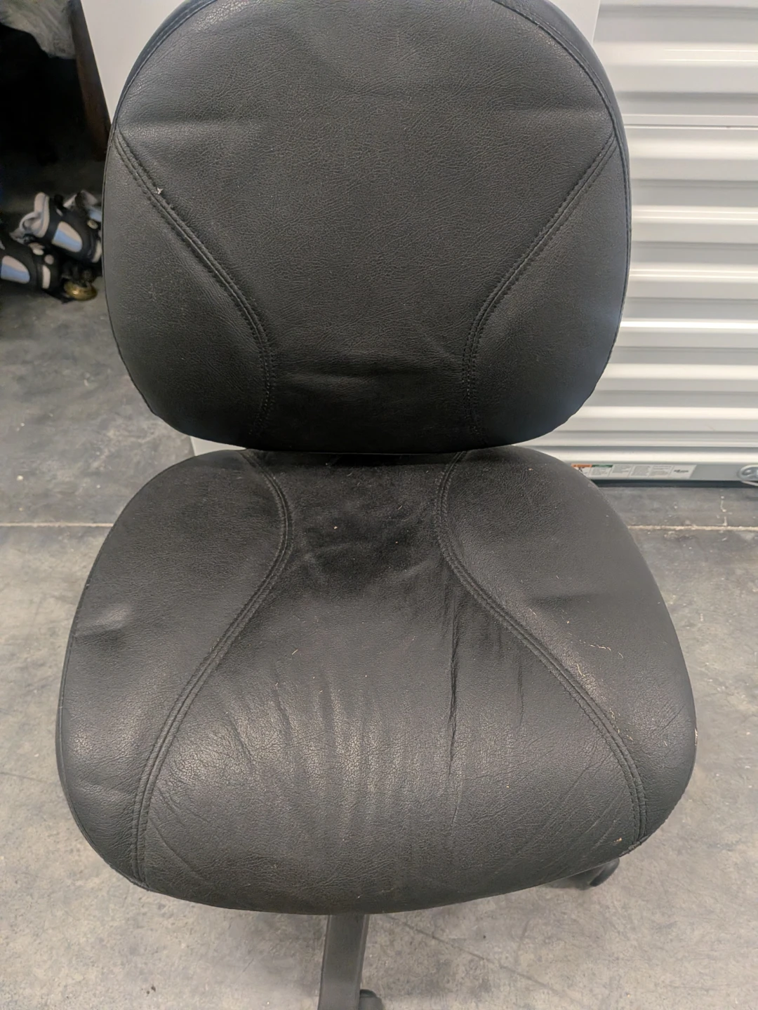 Black Padded Office Chair – Adjustable & Rolling