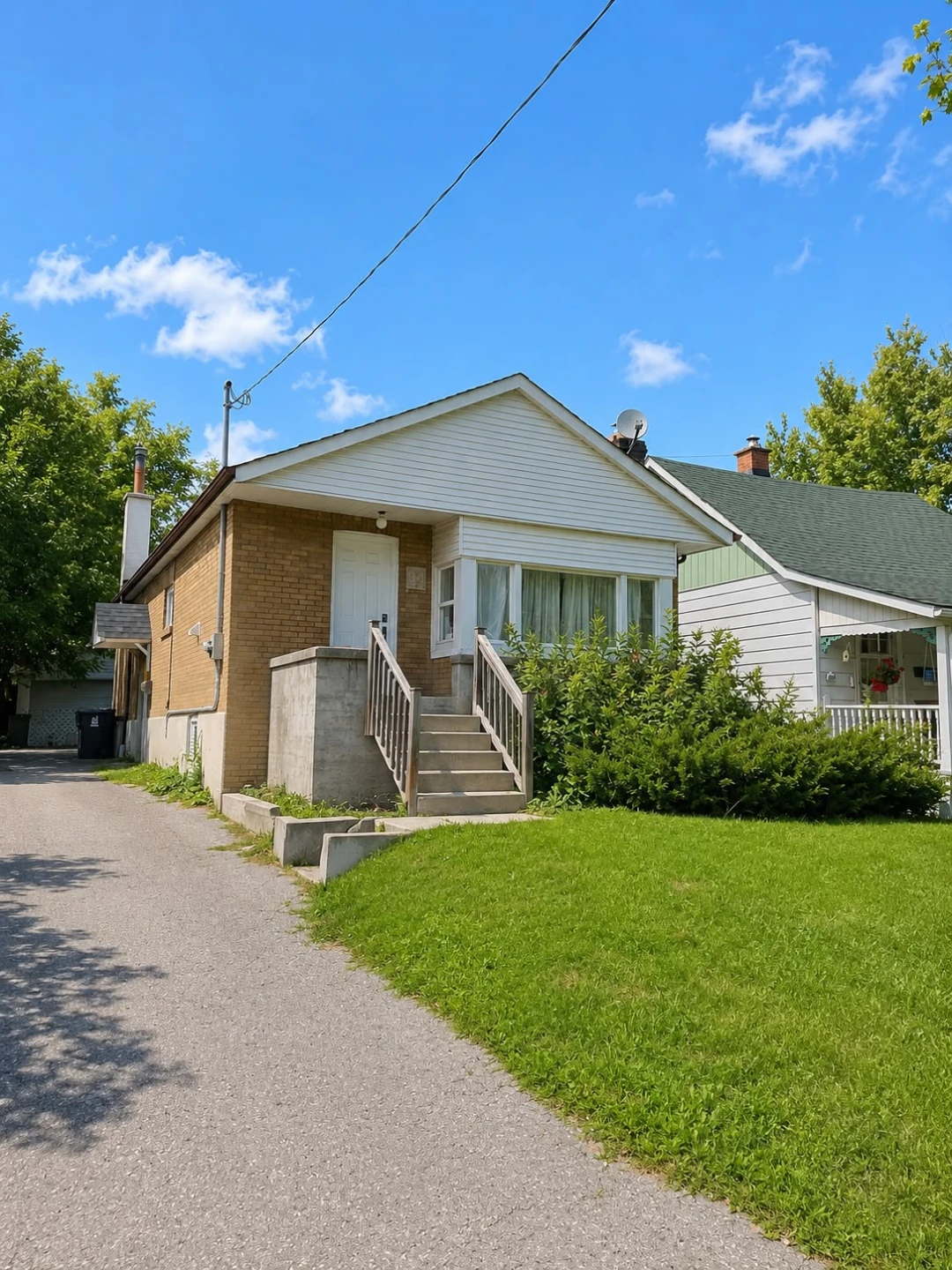 2 bedroom 1 bathroom upper floor for rent