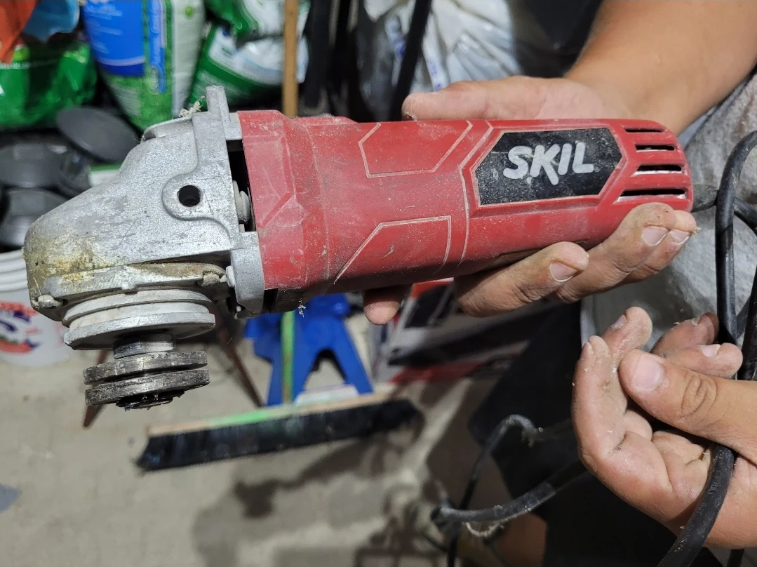 SKIL Angle Grinder