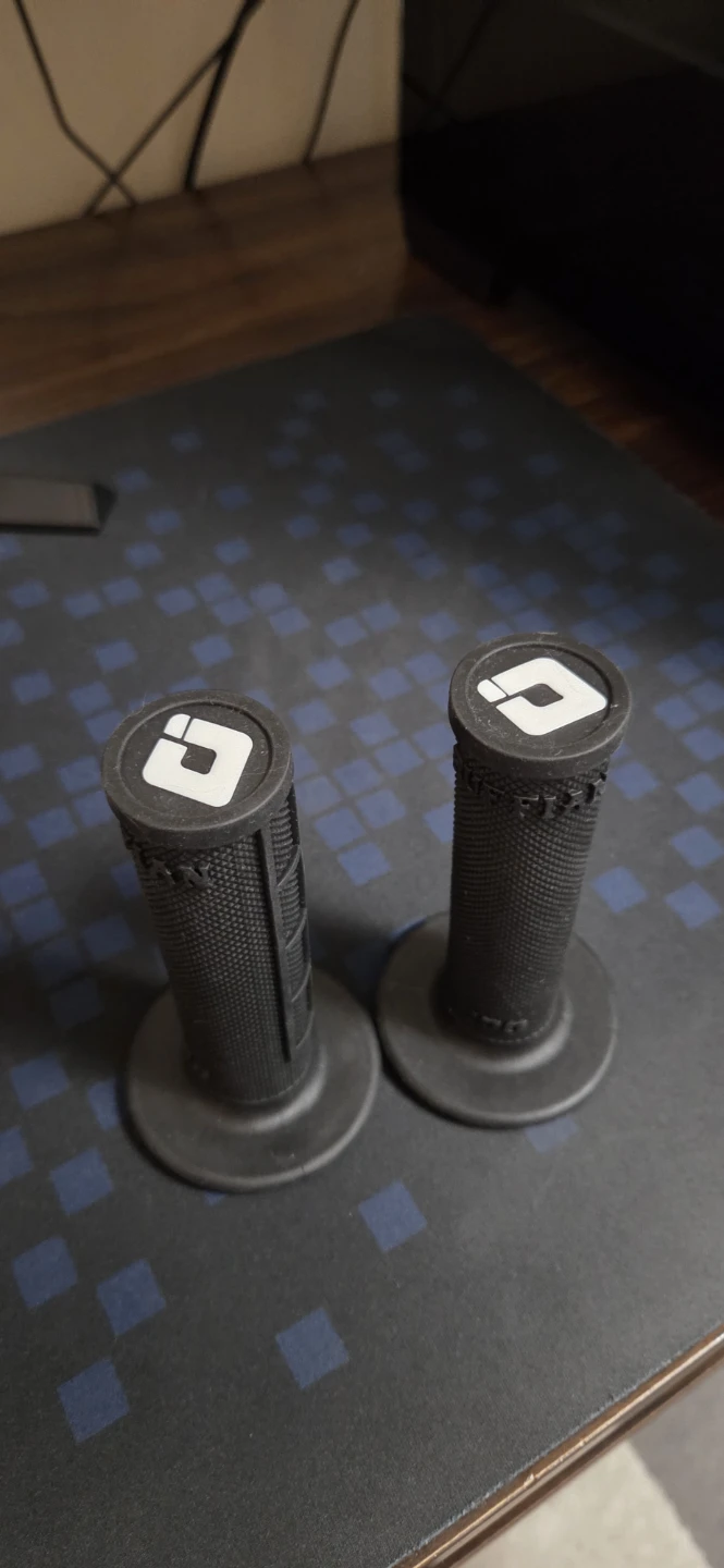 BRAND NEW ODI grips - photo 2