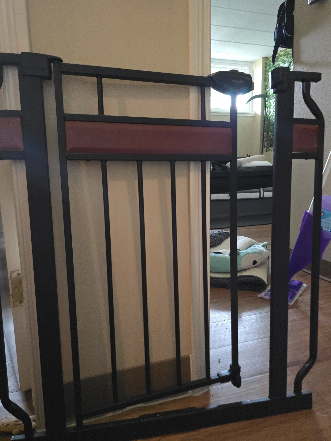 Regalo Extra Wide Metal Safety Gate - photo 3