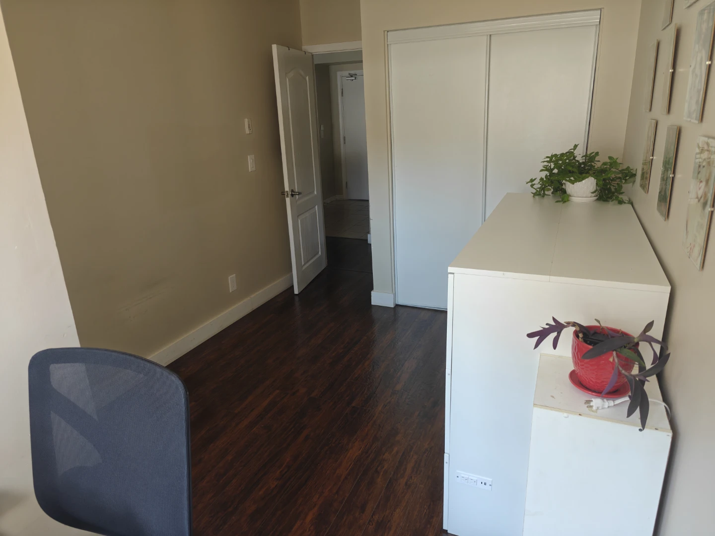 1 Bedroom + Private Bathroom in 2-Bedroom Condo - photo 4