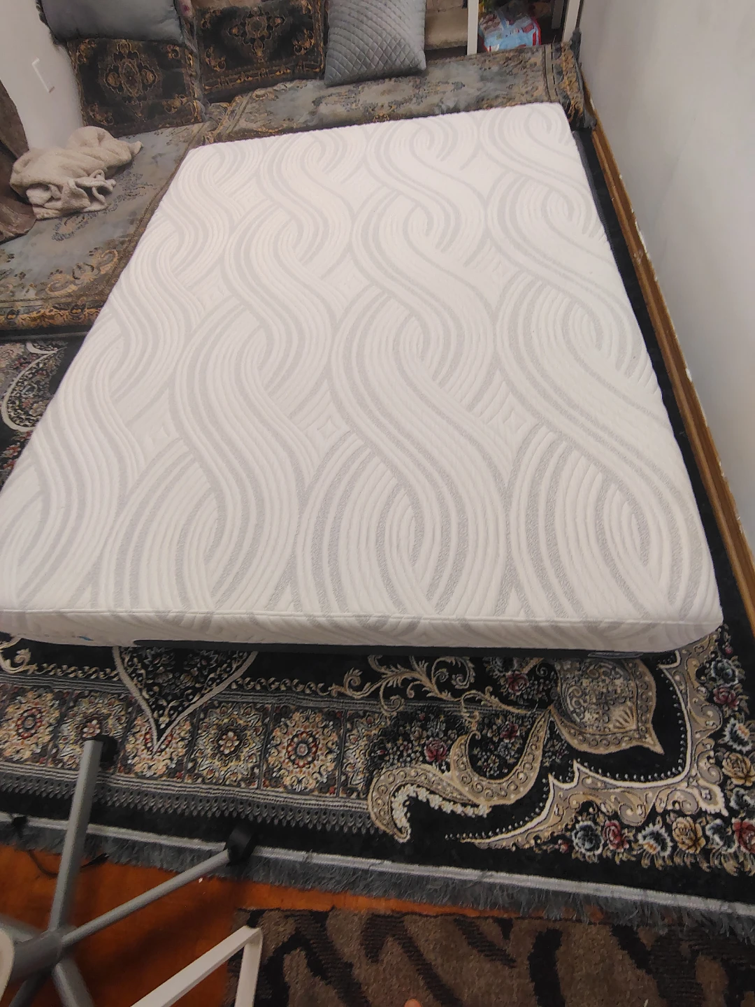 White Queen Size Mattress with Wave Pattern