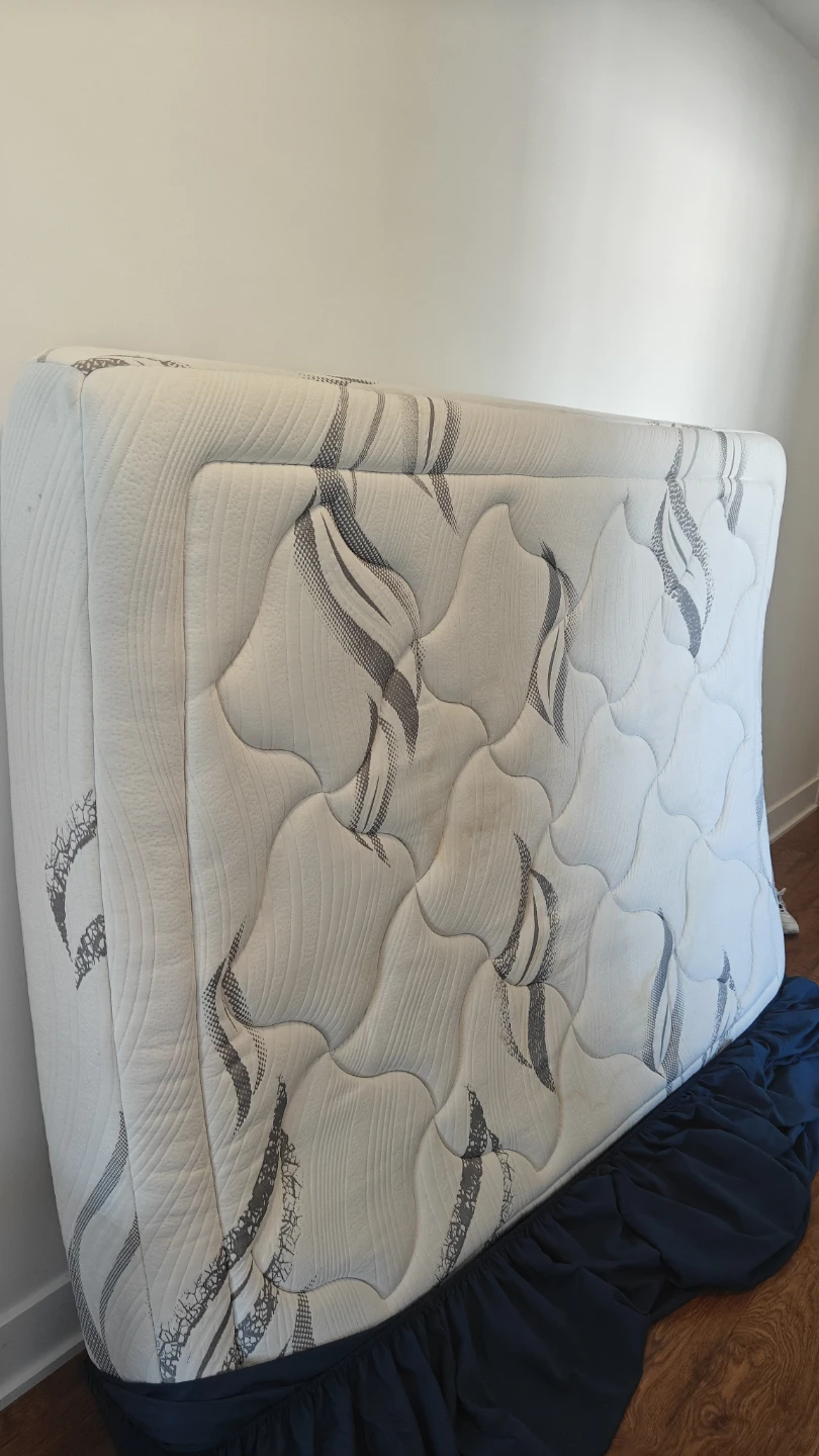 Queen Mattress -  8 inches - Cloud Memory Foam - photo 4