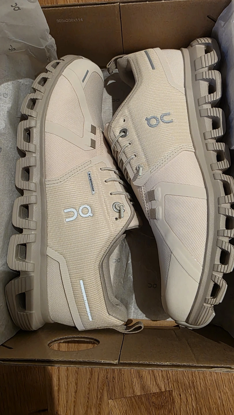ON Cloud 6 Waterproof Running Shoes Size 9
