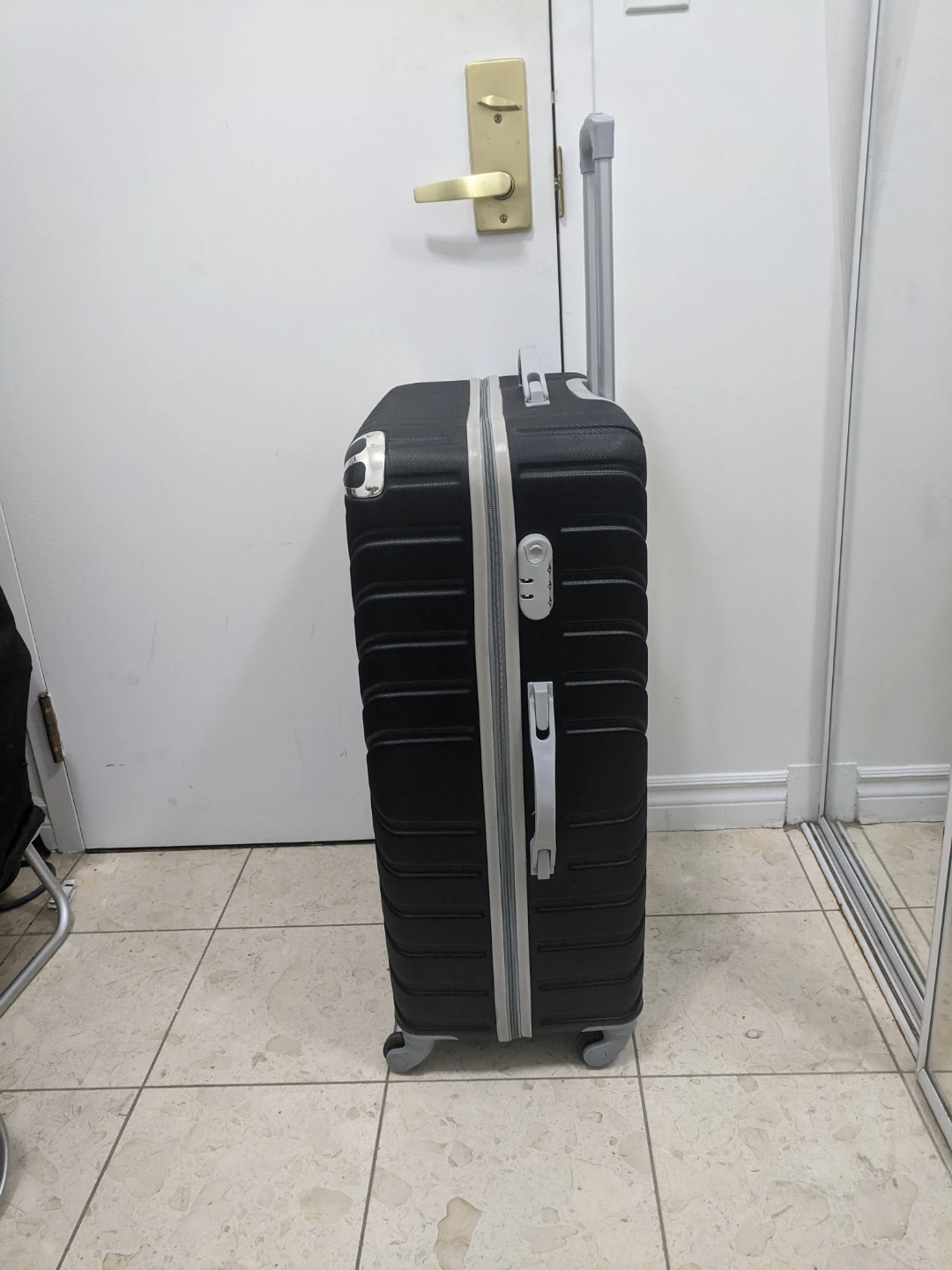 Black Hardside Spinner Suitcase - photo 2