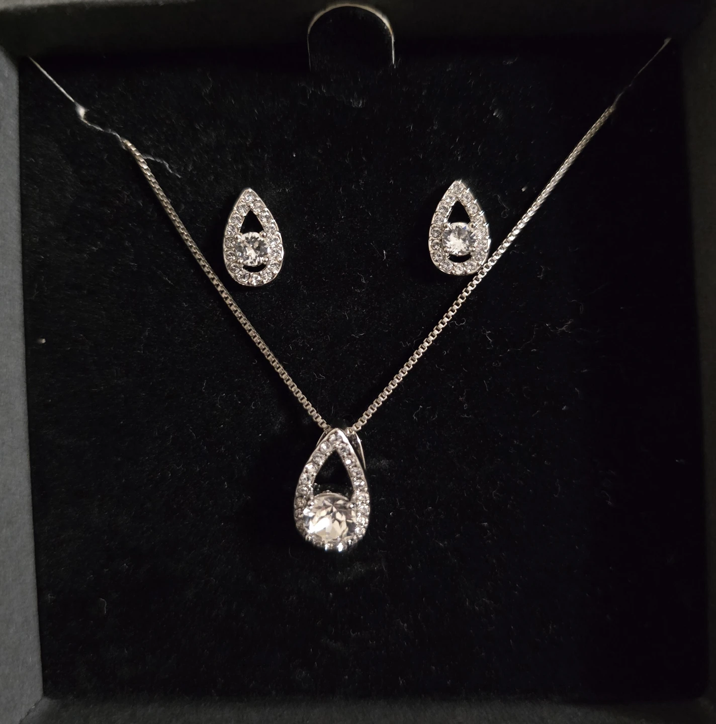 swarovski sparkly Teardrop Necklace and Earrings Set