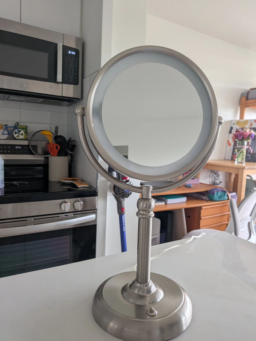Lighted Vanity Mirror with magnifying side 🪞
