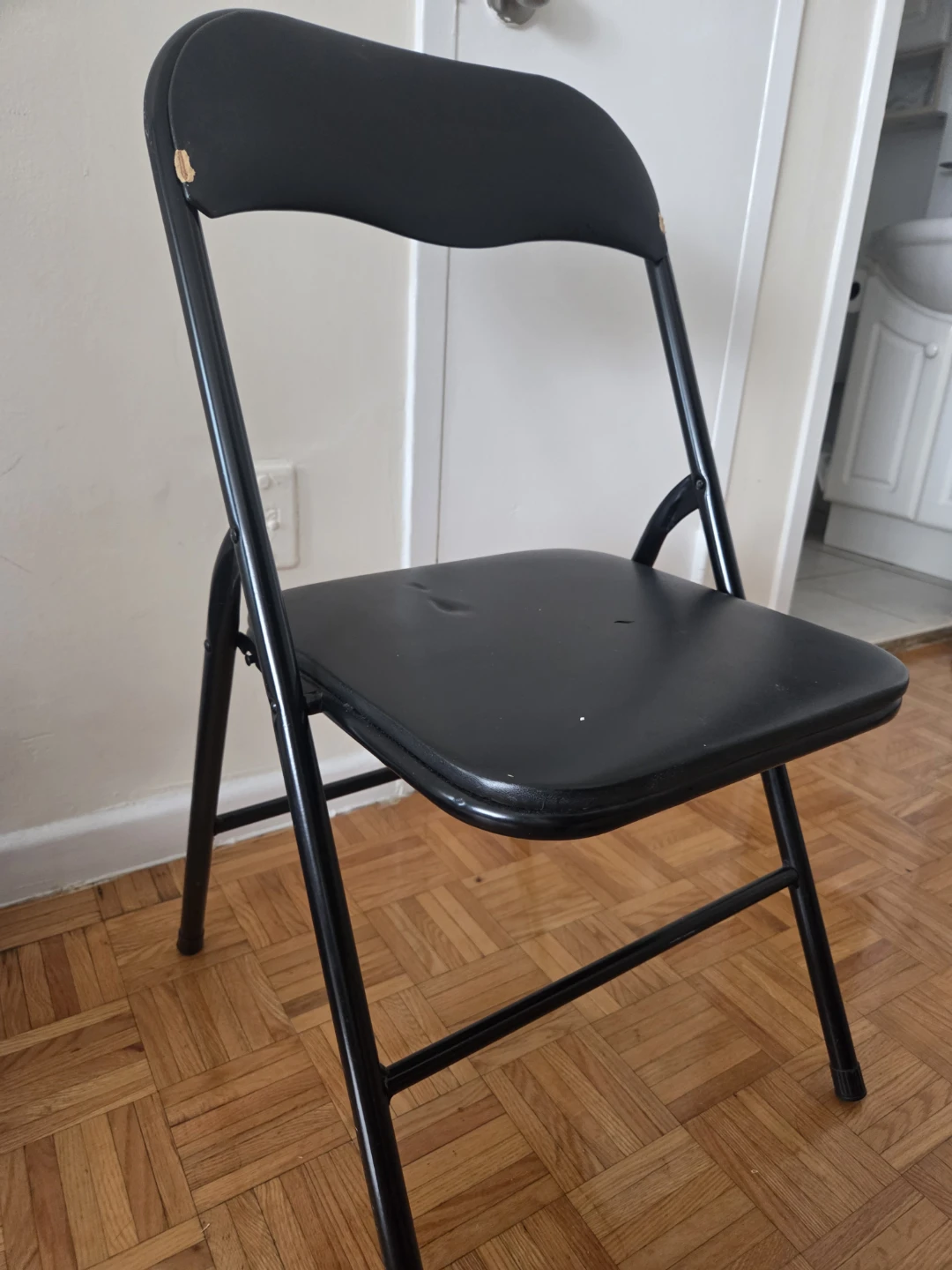 Moving Sale - Desk with chair - photo 4