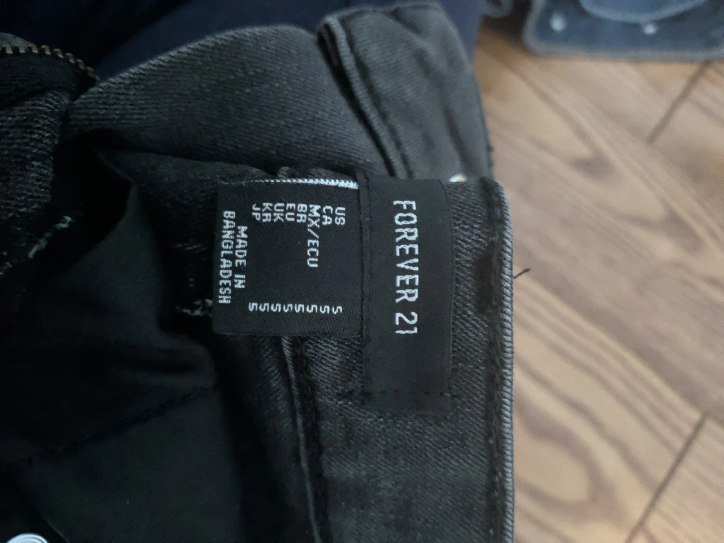 2 pairs of women's denim shorts - photo 4