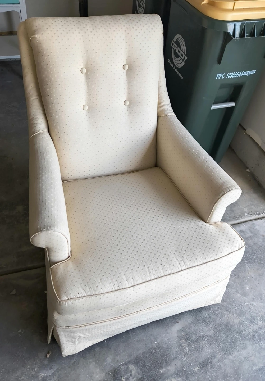 Cream Upholstered Accent Chair - photo 4