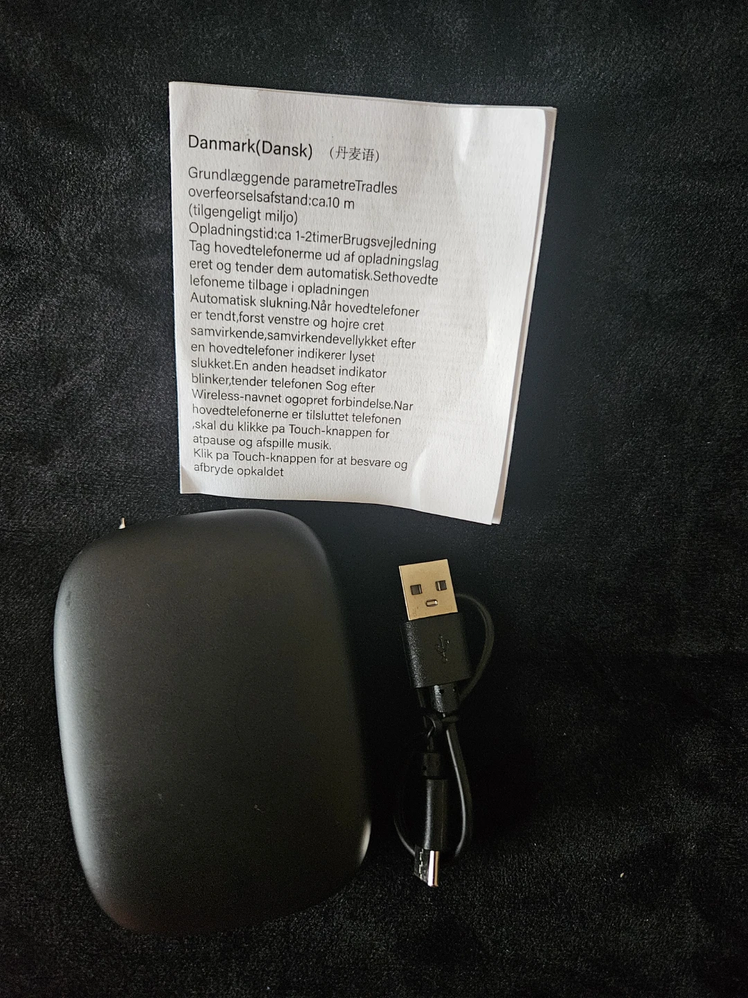 Wireless Earbuds with Charging Case and USB Cable - photo 3