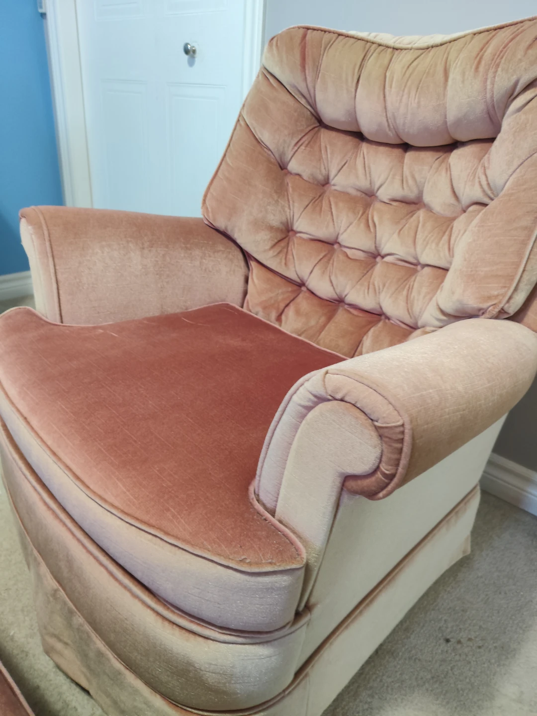 Vintage armchair with ottoman. - photo 3