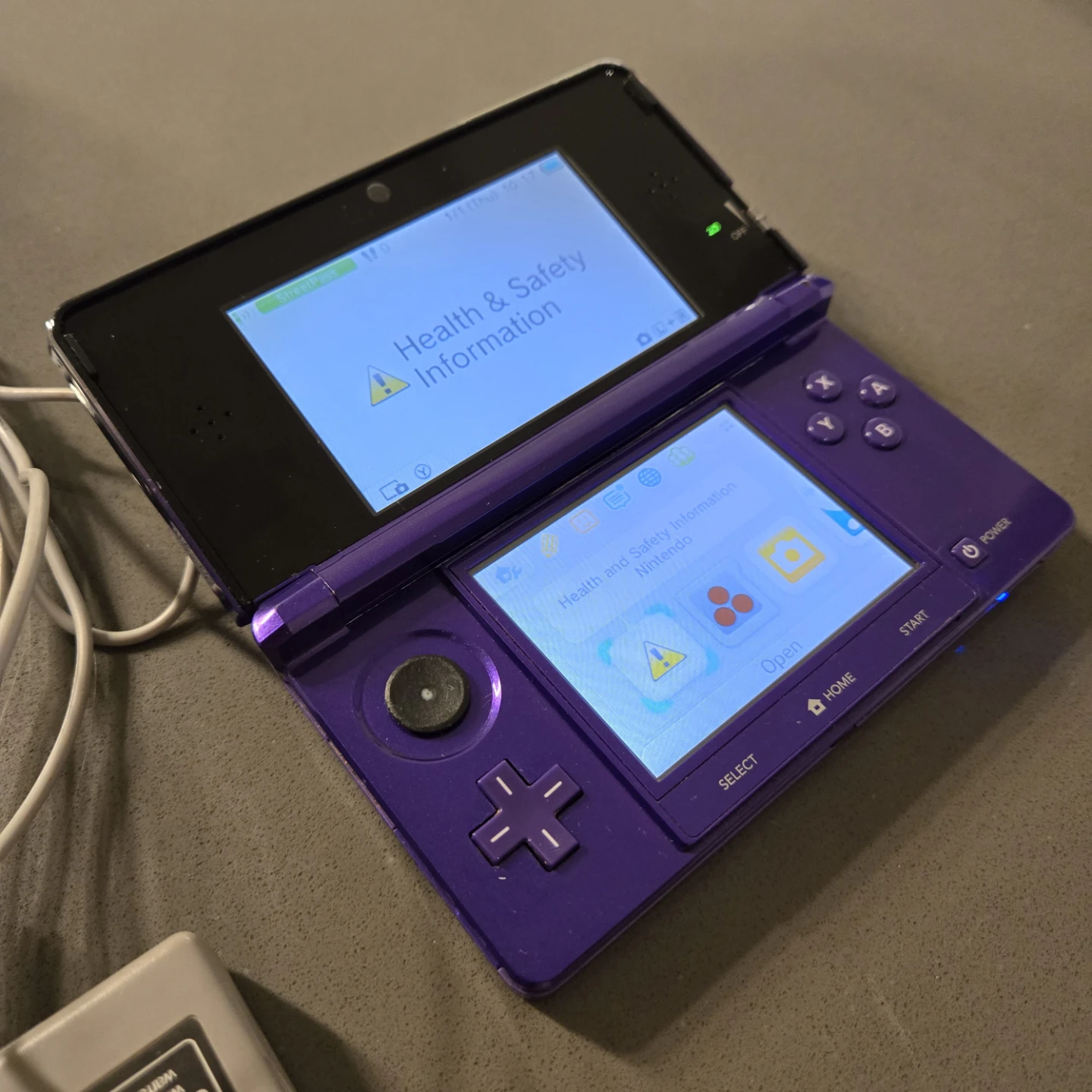 Nintendo 3DS Midnight Purple with Charger, stylus. - photo 2
