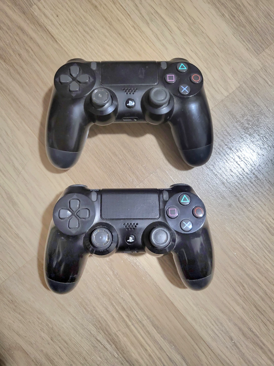2 x Sony PlayStation 4/5 DualShock 4 Controllers