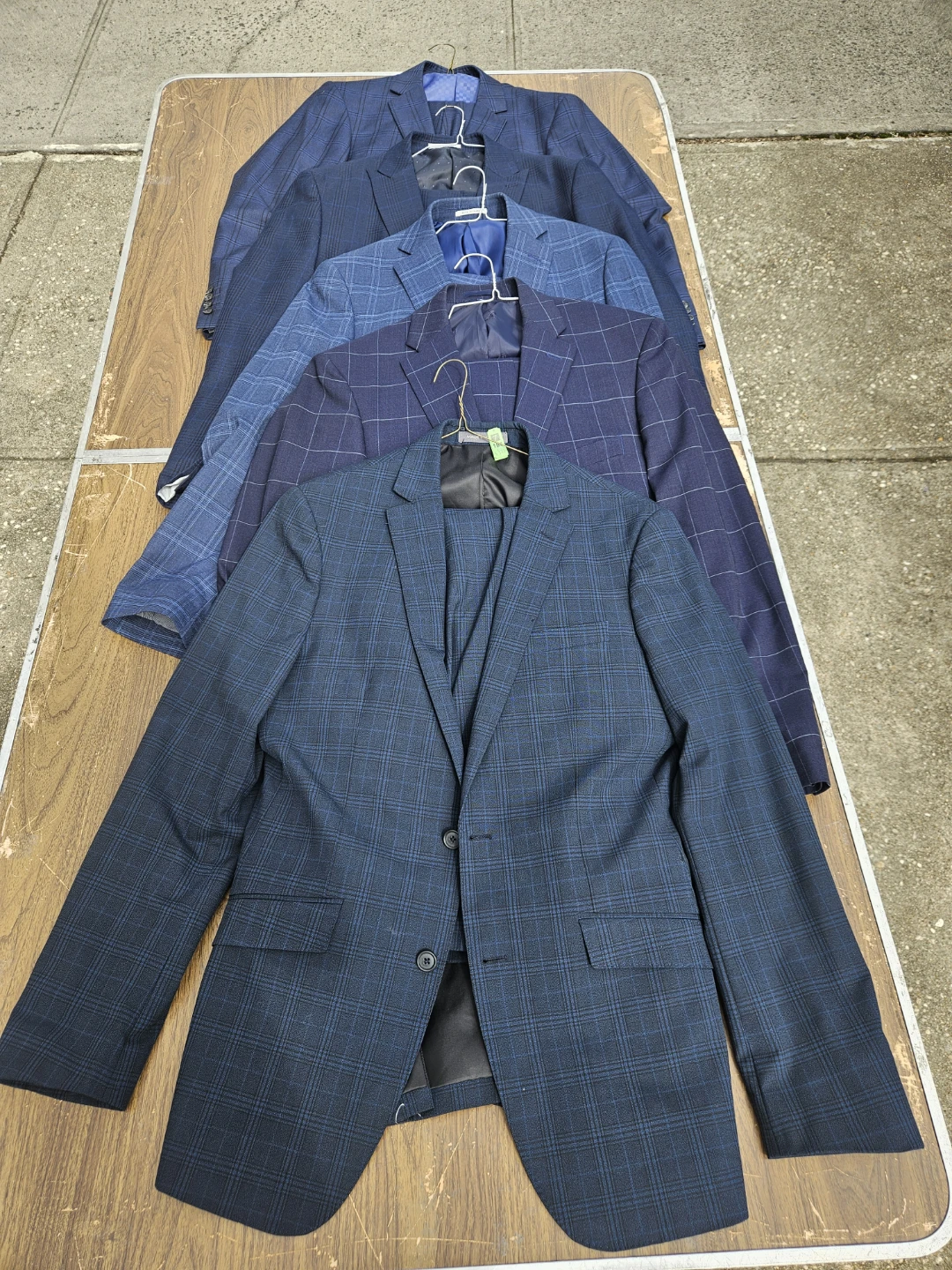 5 used suits. Size 42L