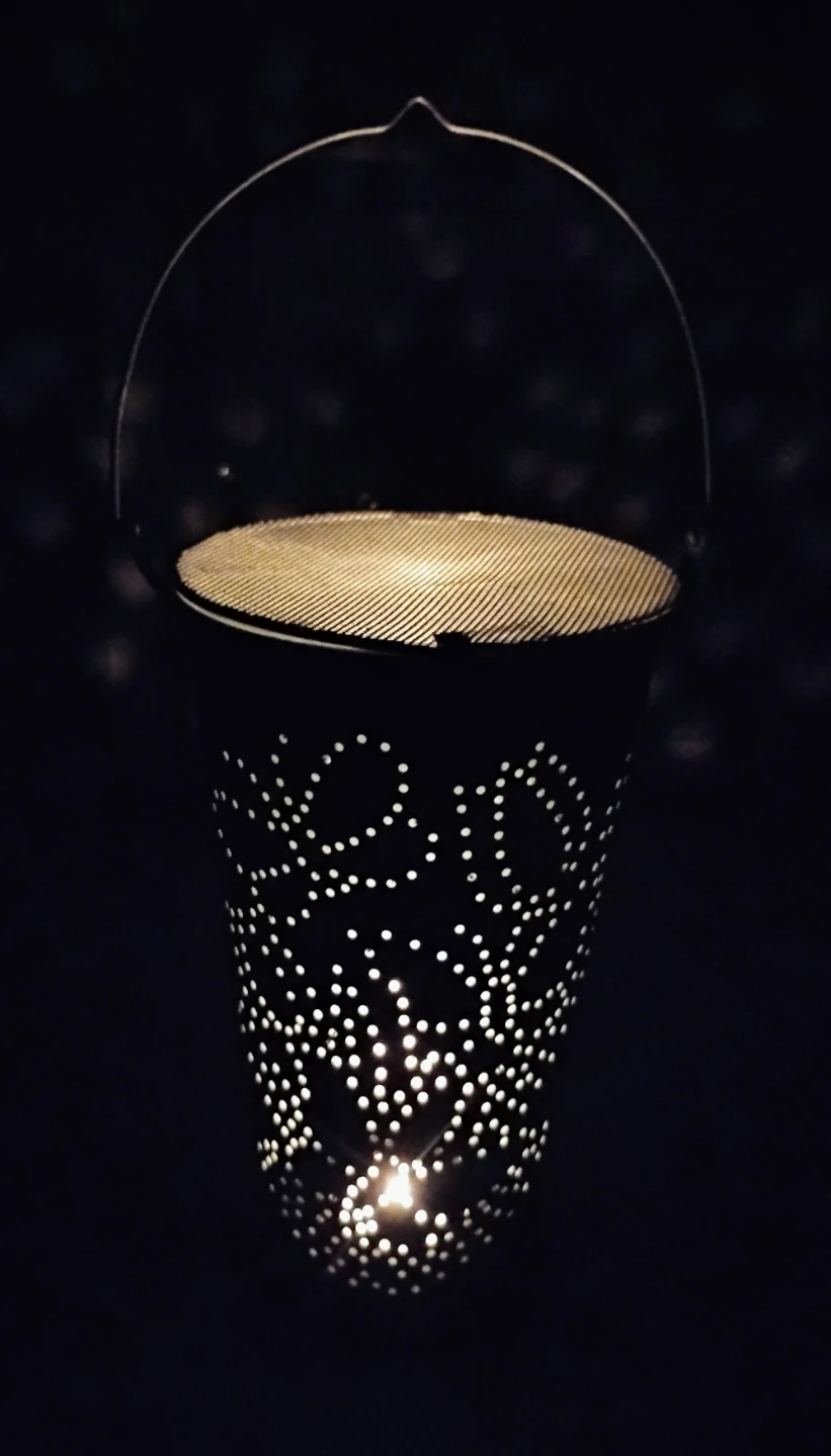 CHARMING METAL BUCKET-STYLE TEALIGHT CANDLE HOLDERS WITH HANDLE - photo 3
