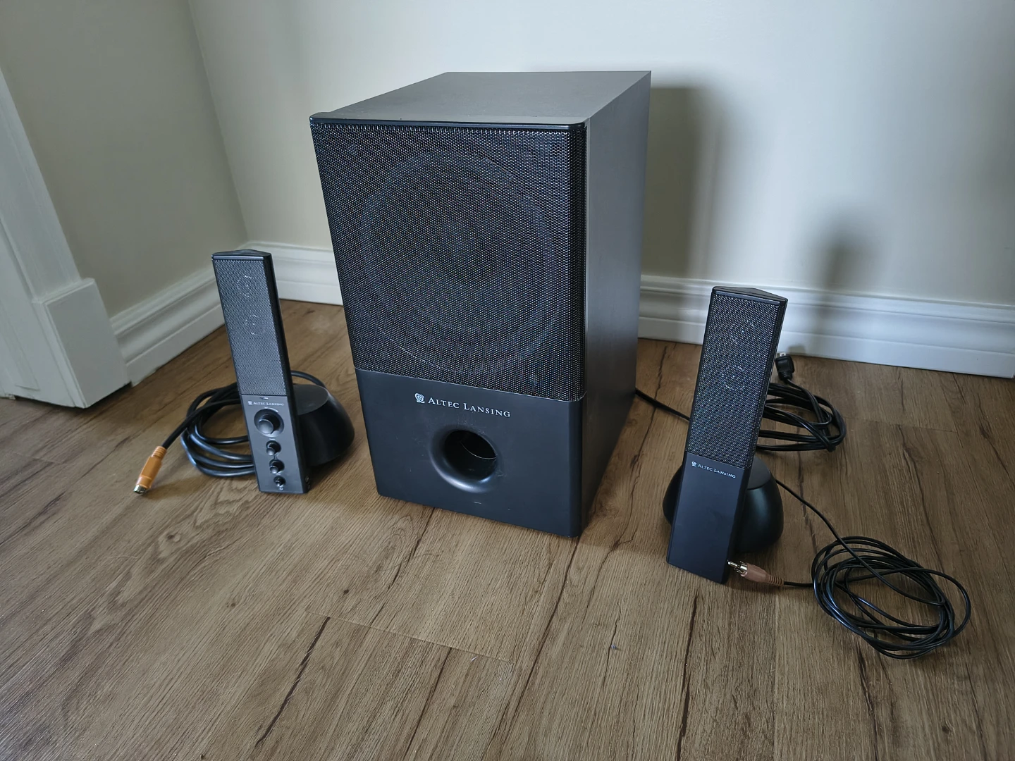 Altec Lansing VS4121 Powered Subwoofer Speaker system System
