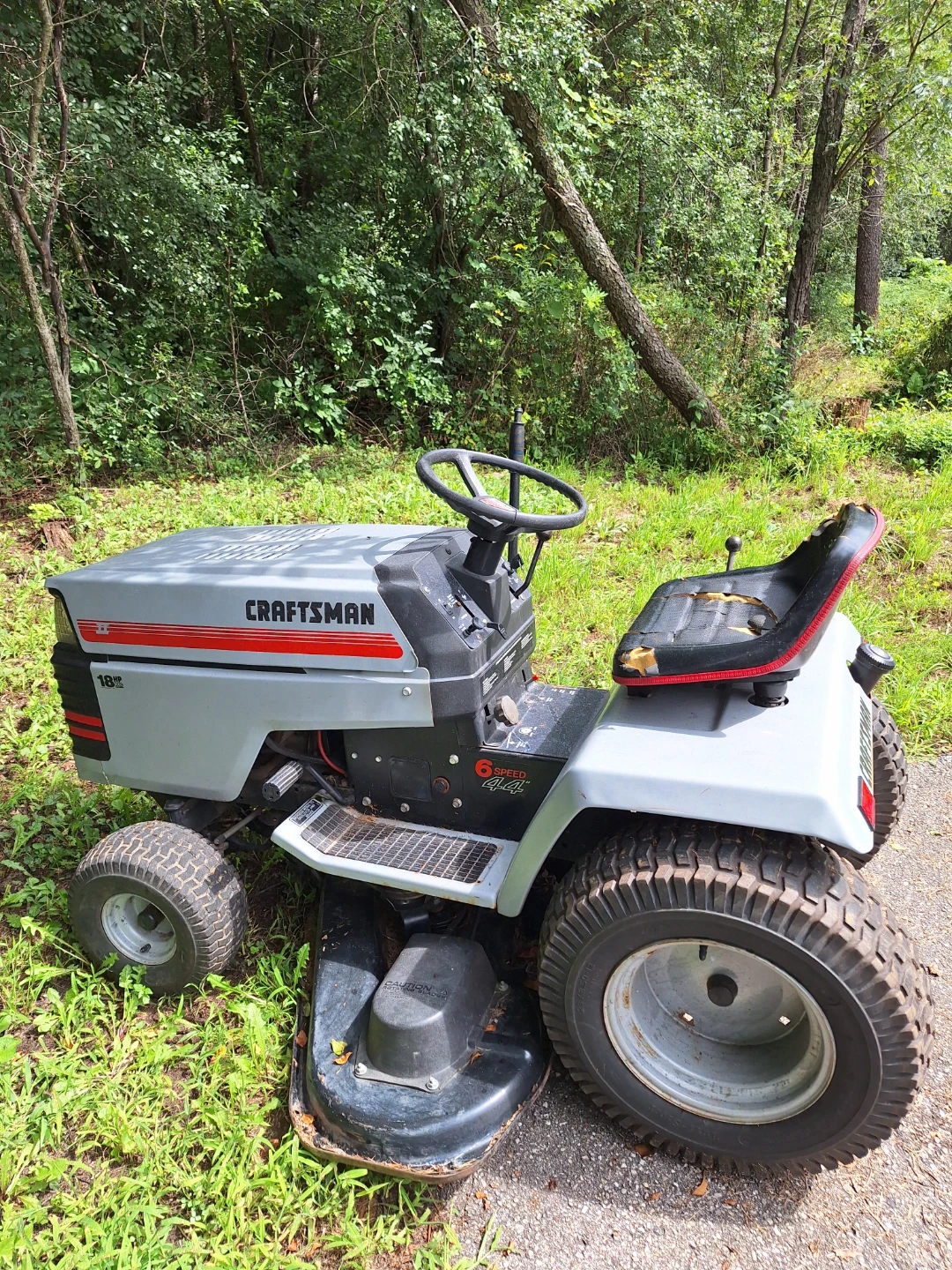 1993 Craftsman Garden Tractor  Mower & Dozer Blade - photo 2