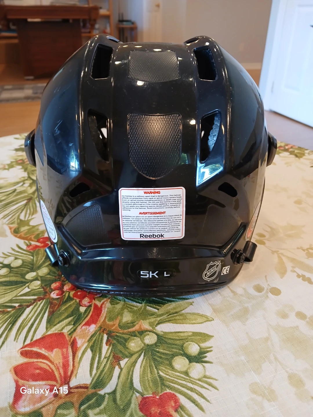 MOVING SALE - Reebok Hockey Helmet - photo 3