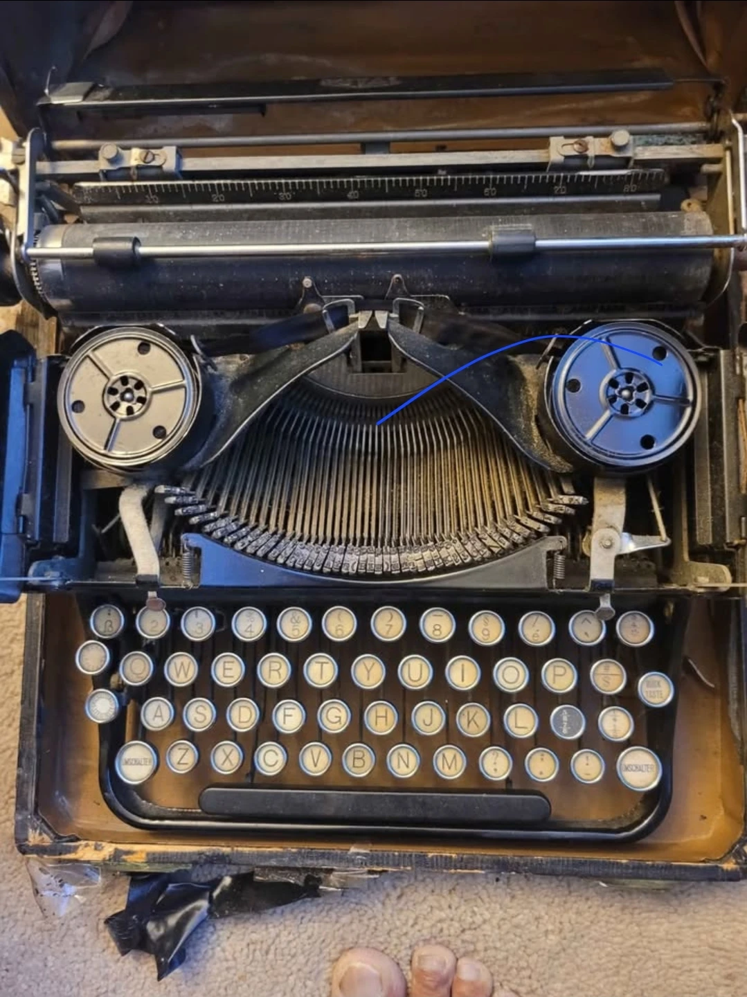 Vintage Royal Portable Typewriter - photo 2