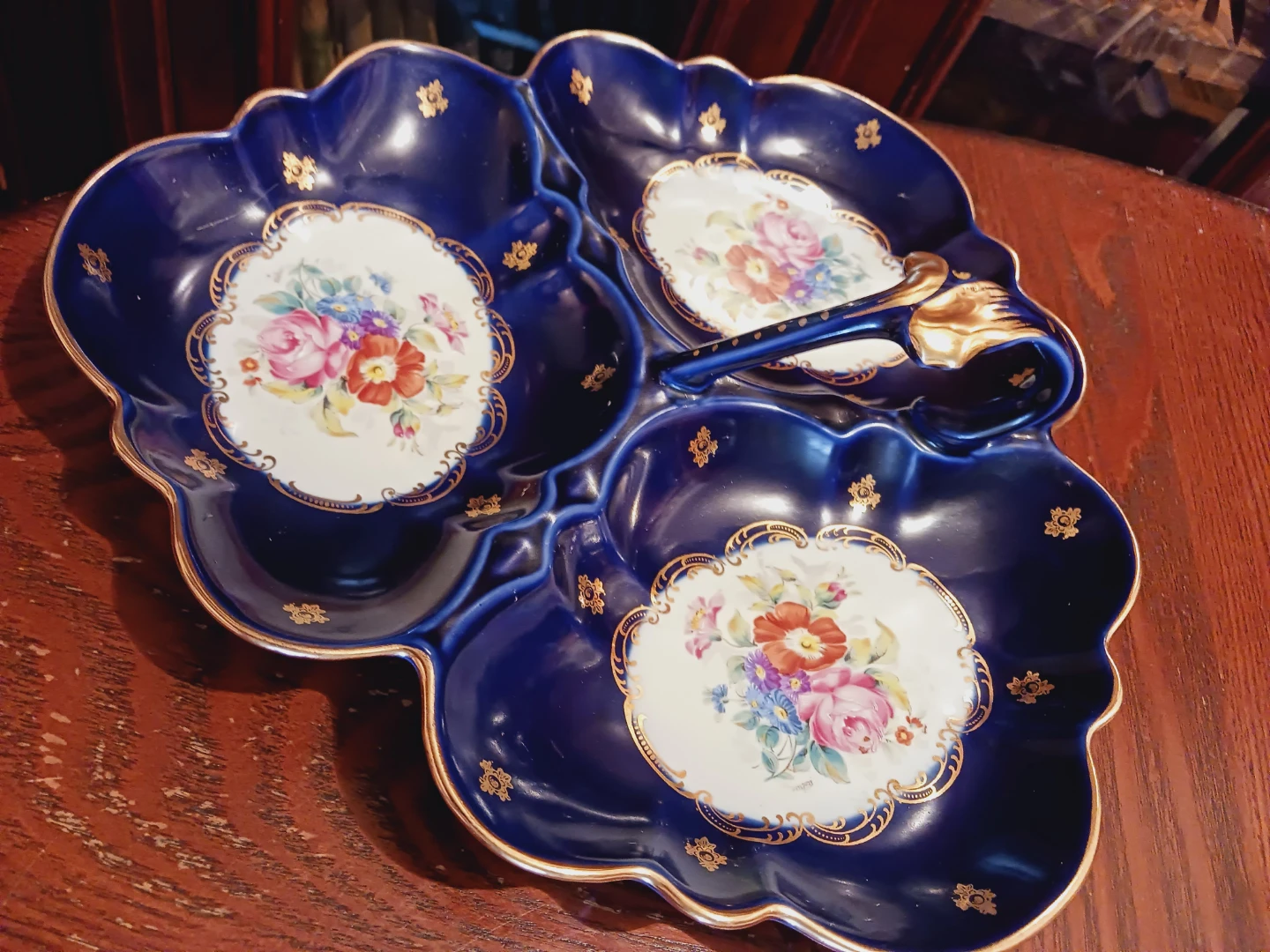 Gorgeous large porcelain divided serving dish with floral design - photo 4