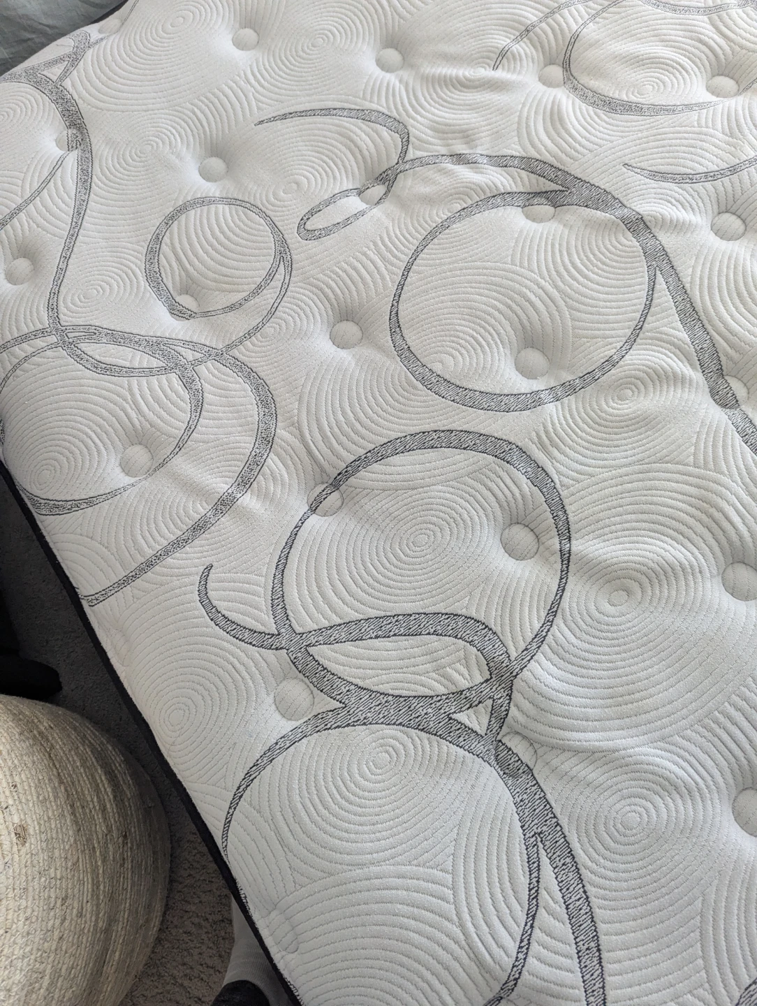 Sealy Posturepedic King Mattress - Good Condition - photo 4
