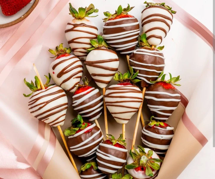 🍓🍫 CHOCOLATE-COVERED STRAWBERRIES! 🍫🍓 - photo 4