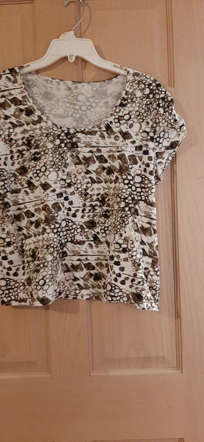 Cute Summer shirts Size L $3 each - photo 5