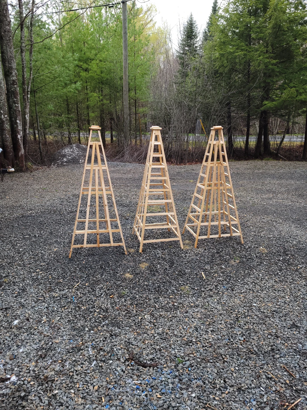 Garden pyramid trellises