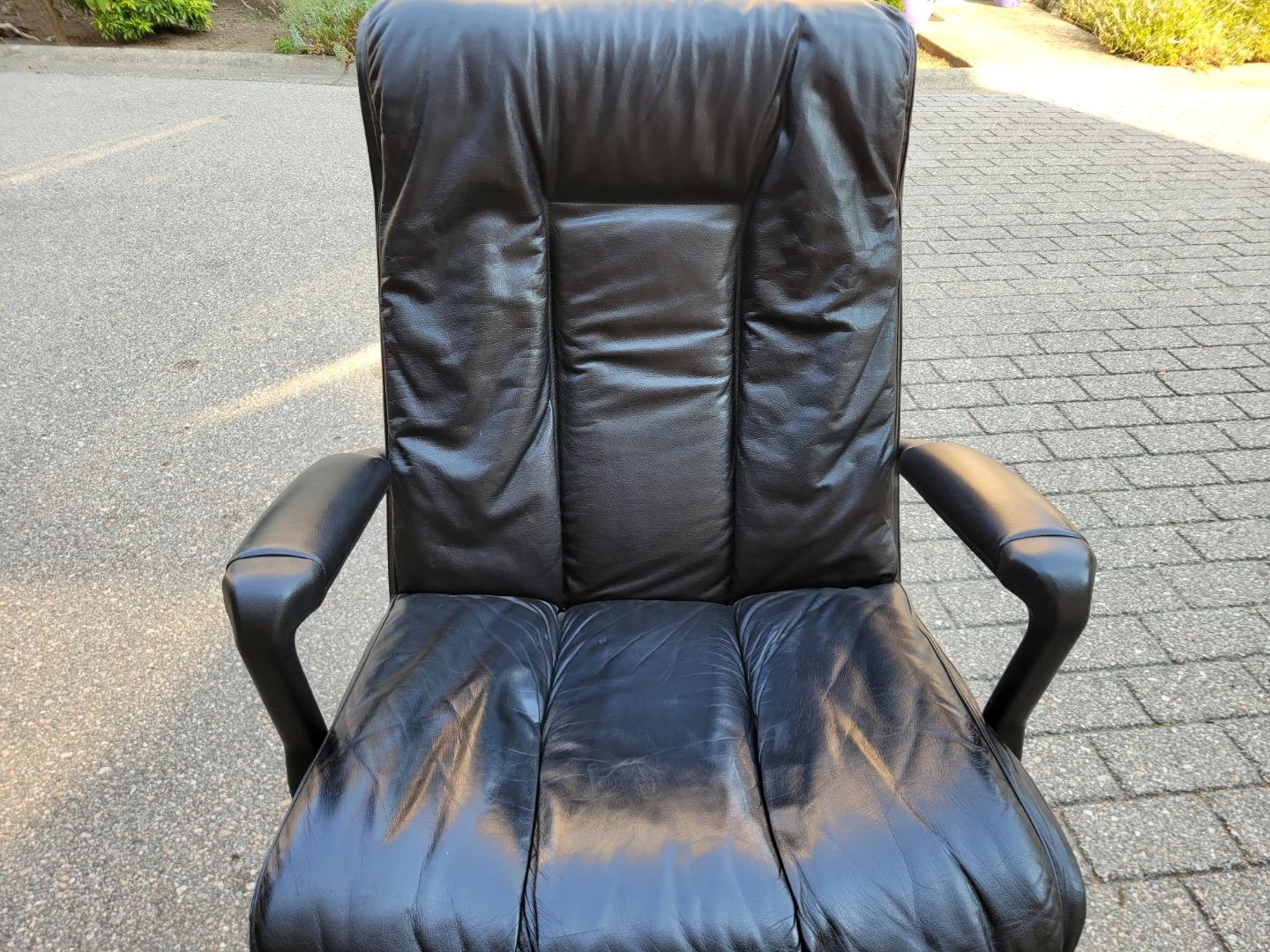 High-Back Ergonomic Black Leather Executive Office Chair. - photo 5