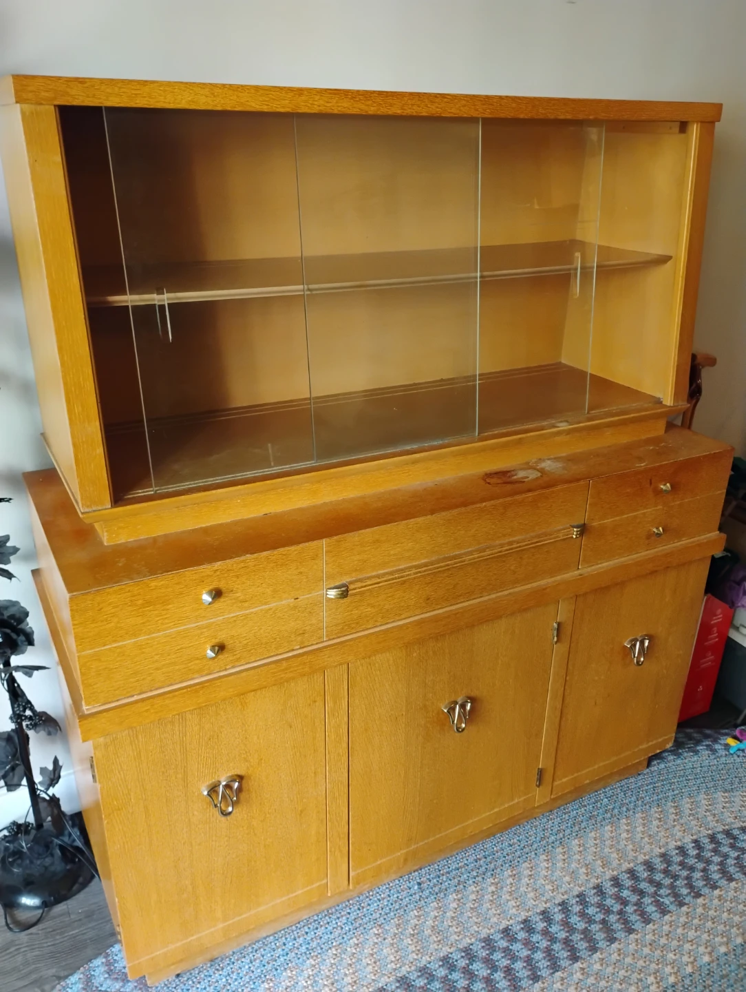 Hutch (pickup only)
