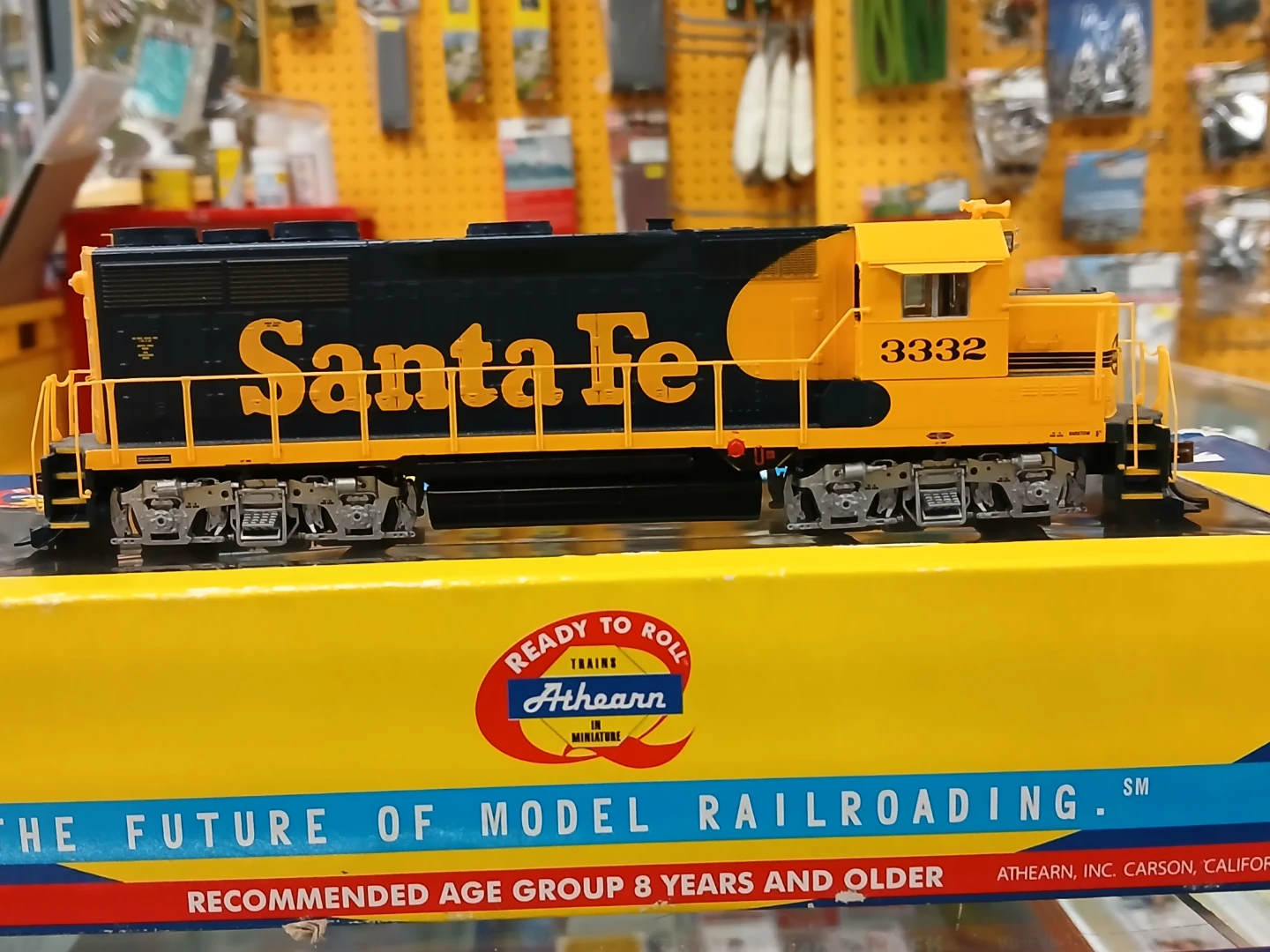 Athearn Santa Fe Model Train Locomotive 3332 - photo 3