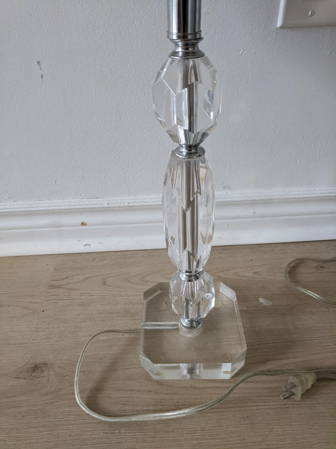 Table Lamp with Crystal Accents - photo 4