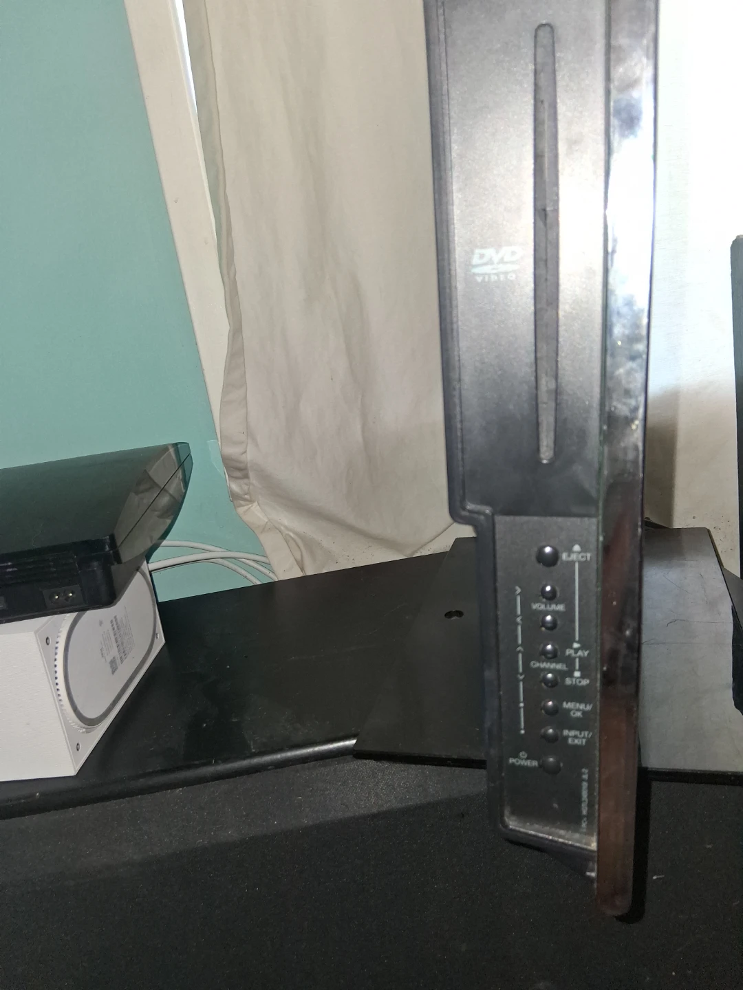 TOSHIBA 26'  FLATSCREEN TV/DVD COMBO-SET. - photo 2