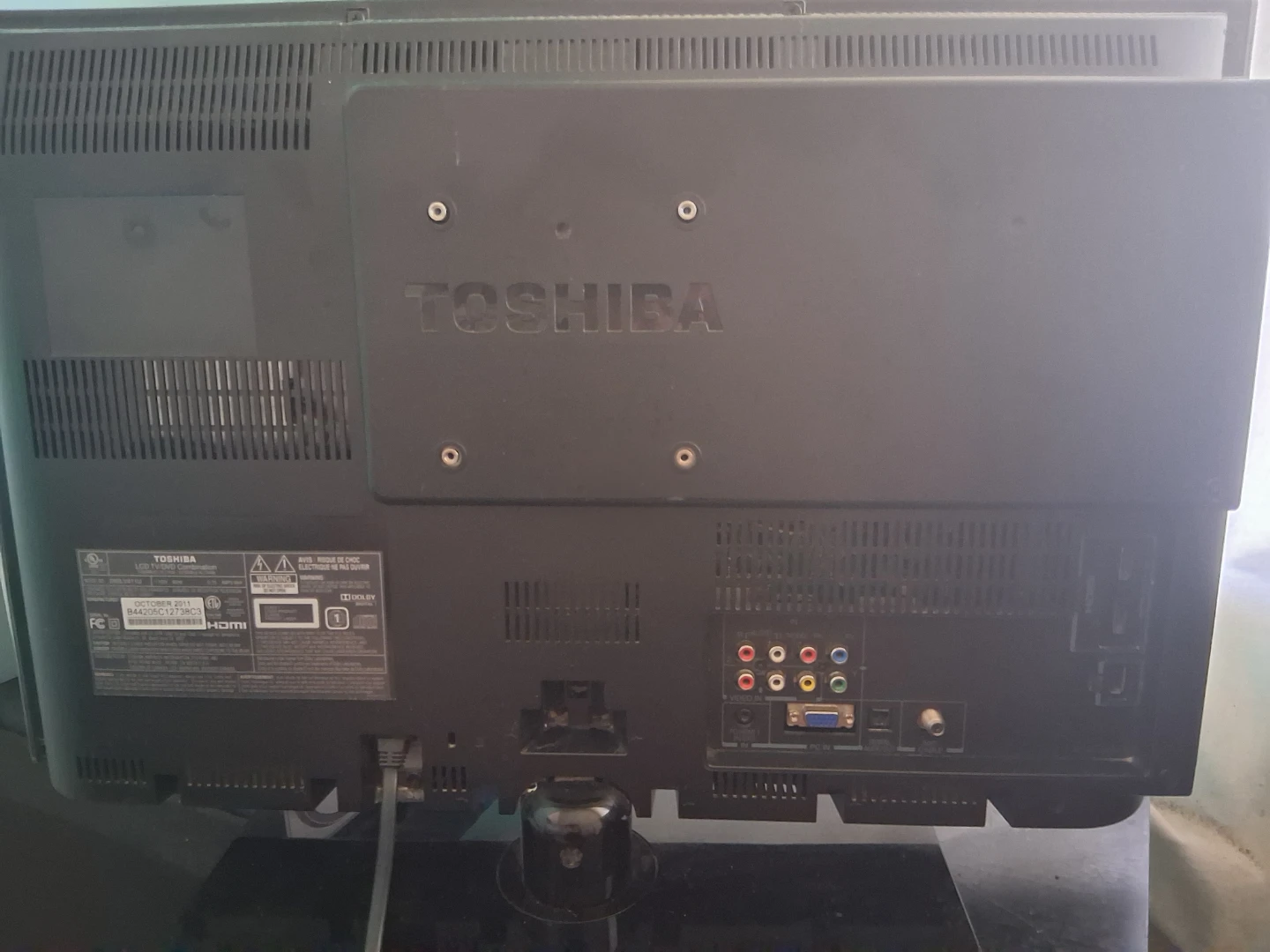 TOSHIBA 26'  FLATSCREEN TV/DVD COMBO-SET. - photo 3