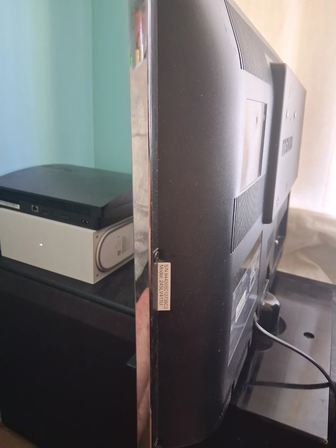 TOSHIBA 26'  FLATSCREEN TV/DVD COMBO-SET. - photo 4