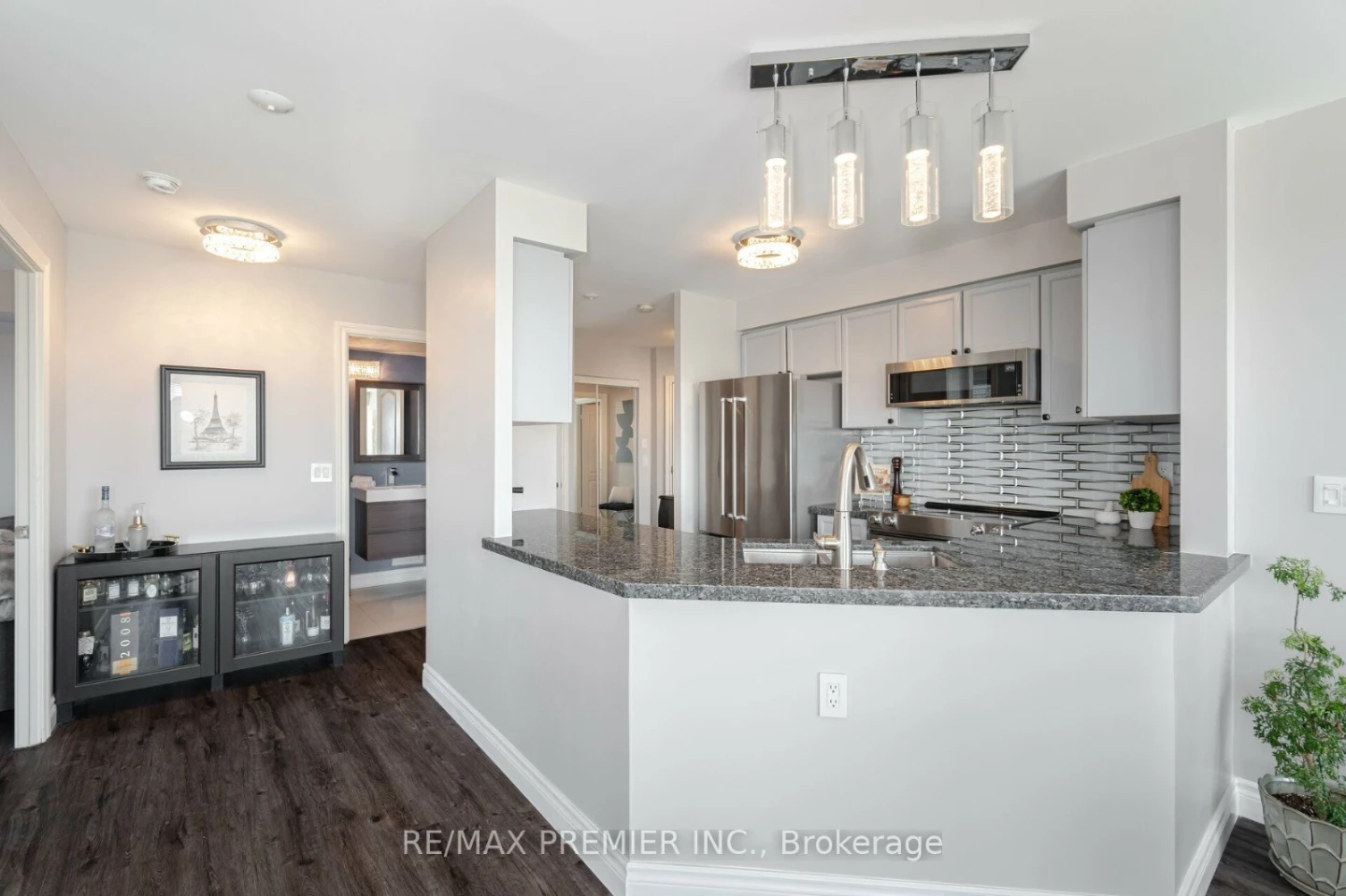 2 bedroom 2 bathroom apartment for rent - photo 2