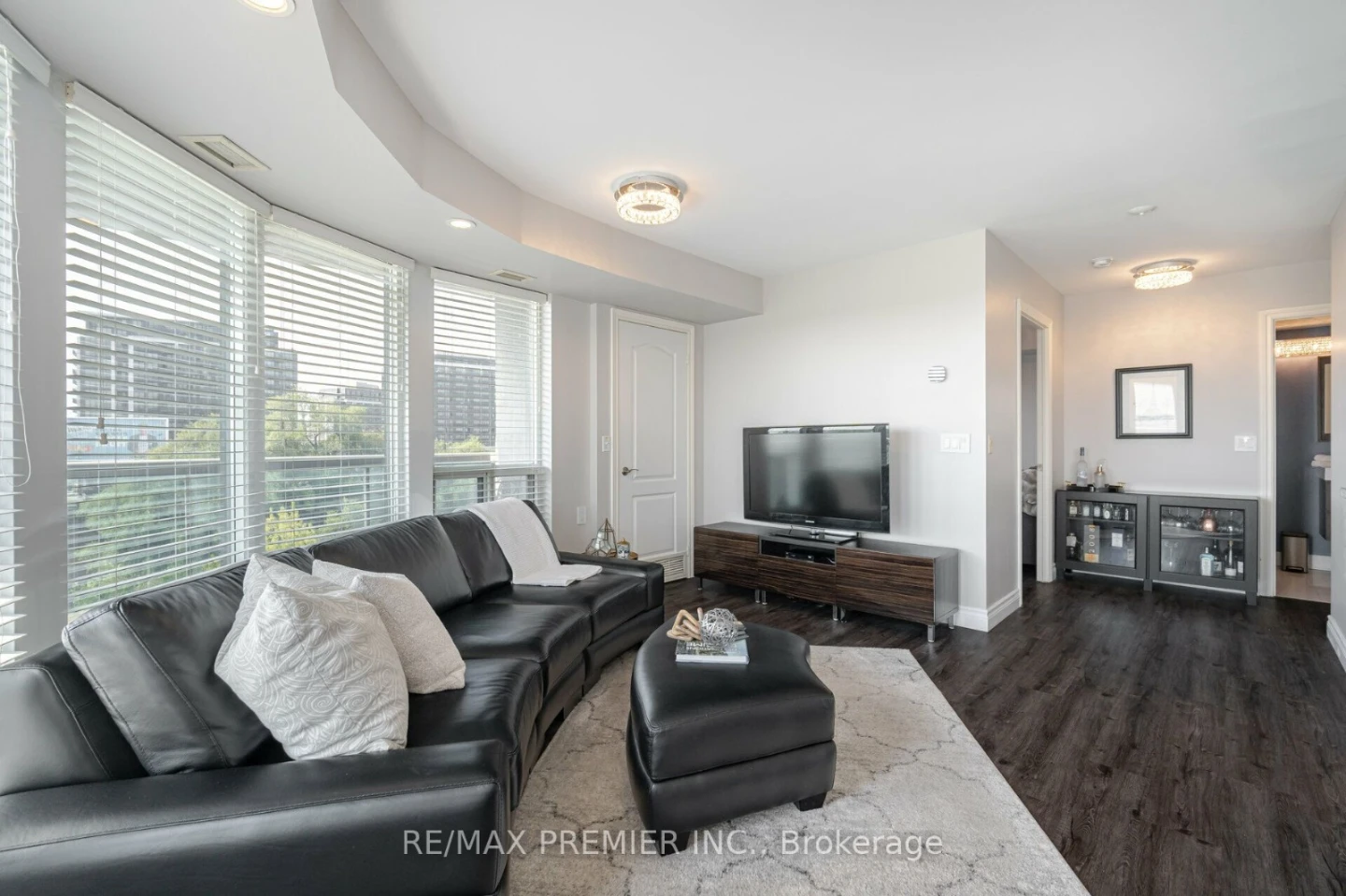 2 bedroom 2 bathroom apartment for rent - photo 3