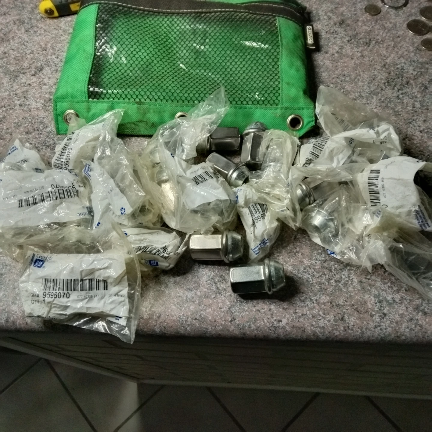 Lug nuts 24 lug nuts for Chevy 2500 pickup - photo 2