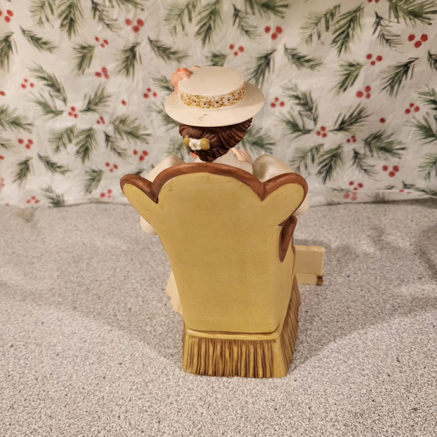 Victorian lady figurine with chair and accessories - photo 2